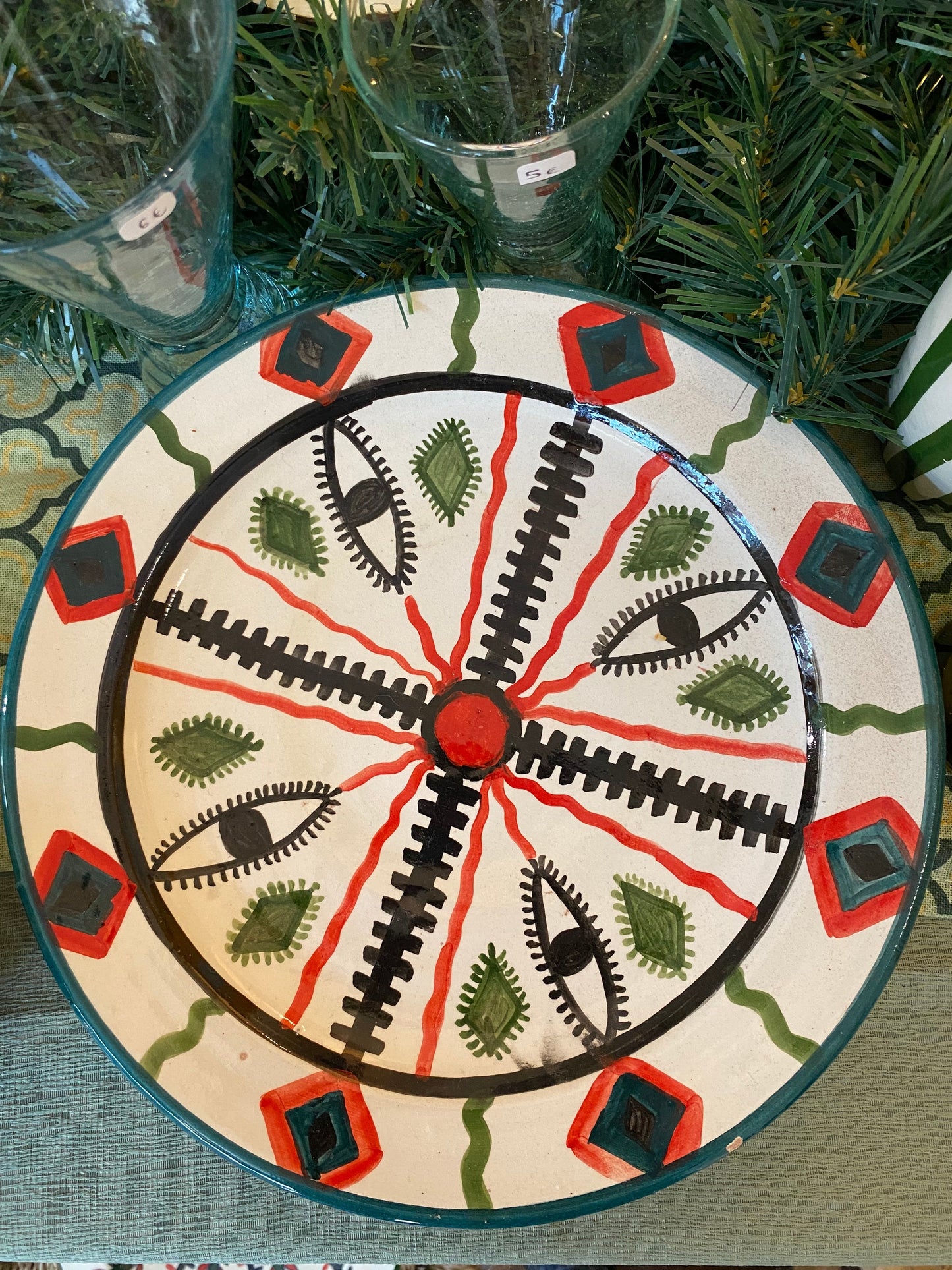 Assiette motifs losanges