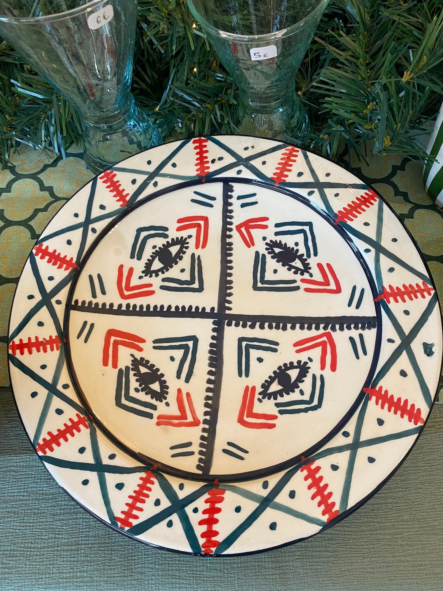 Assiette motifs croix