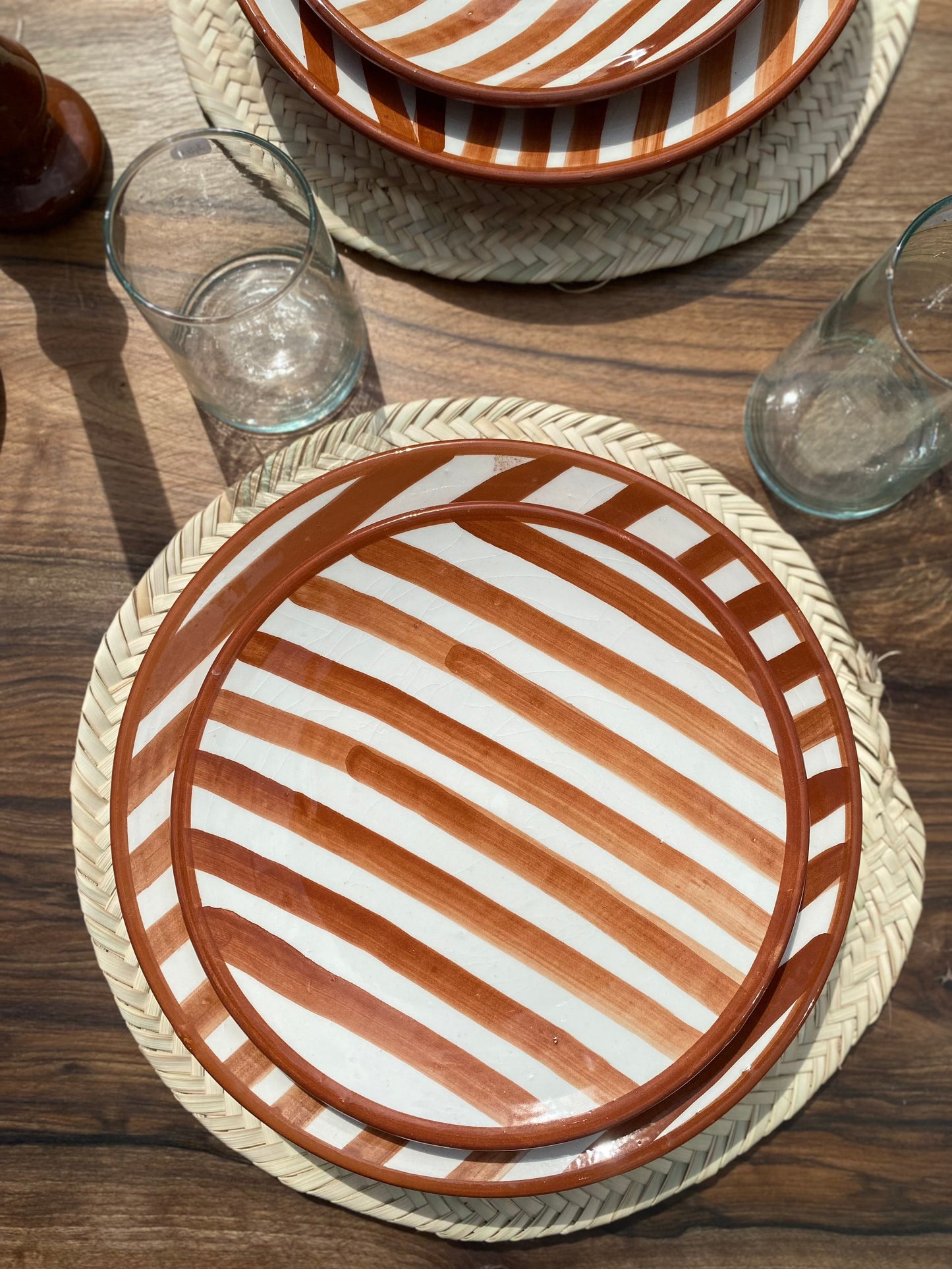 Assiettes céramique à rayures marron