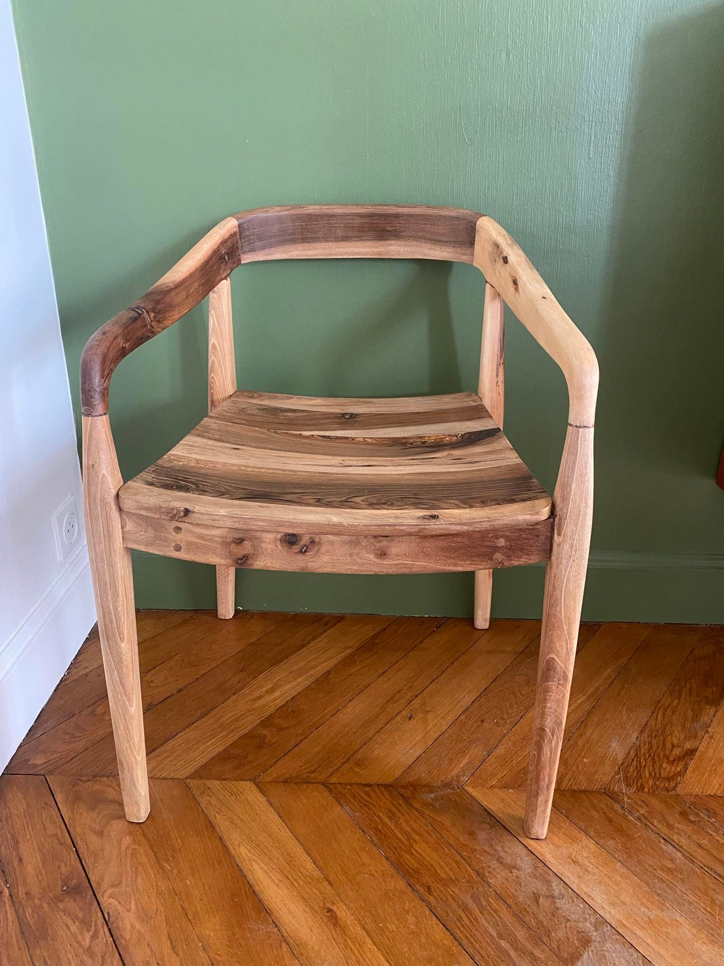 Chaise de salle à manger en bois de noyer