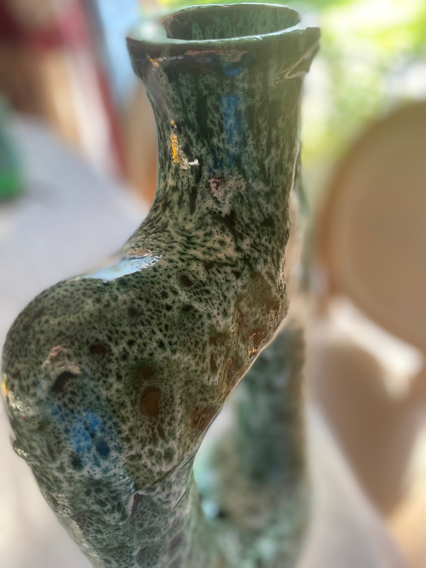 Poterie décorative paon