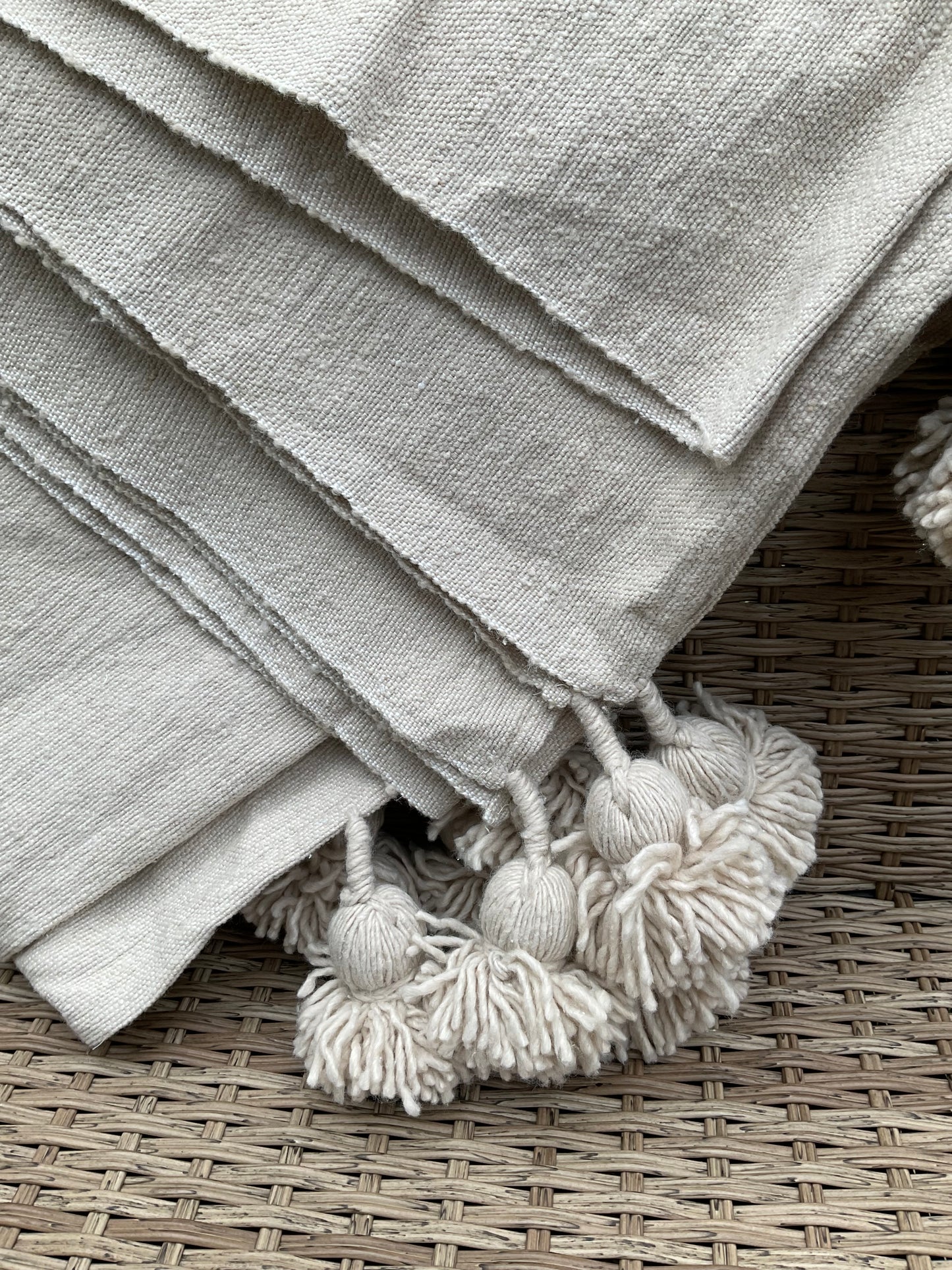 Plaid à pompons beige