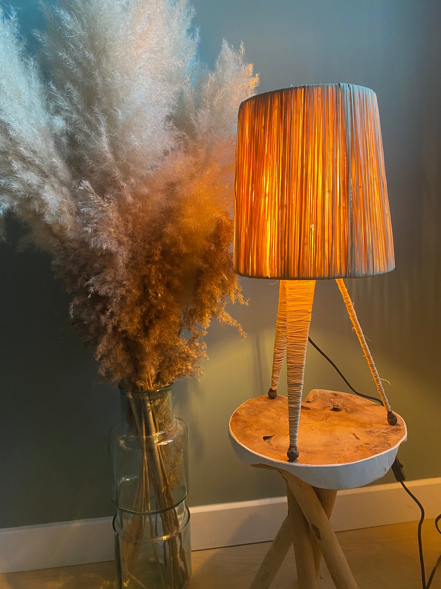 Lampe 3 pieds rafia