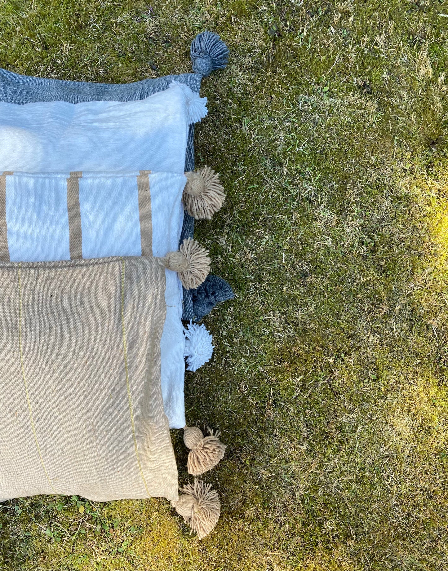 Housse de coussin pompons spéculos