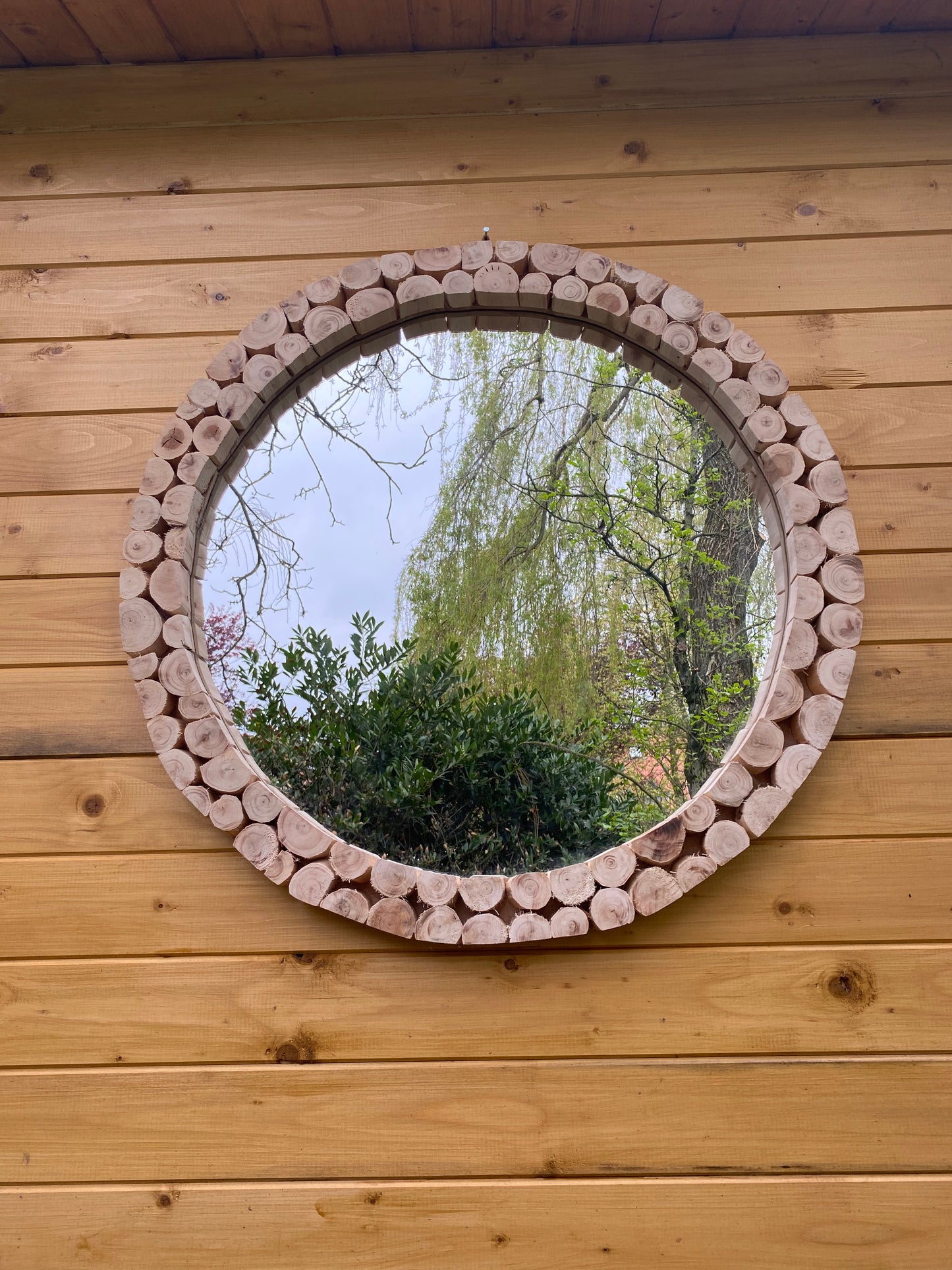 Miroir en morceaux de bois